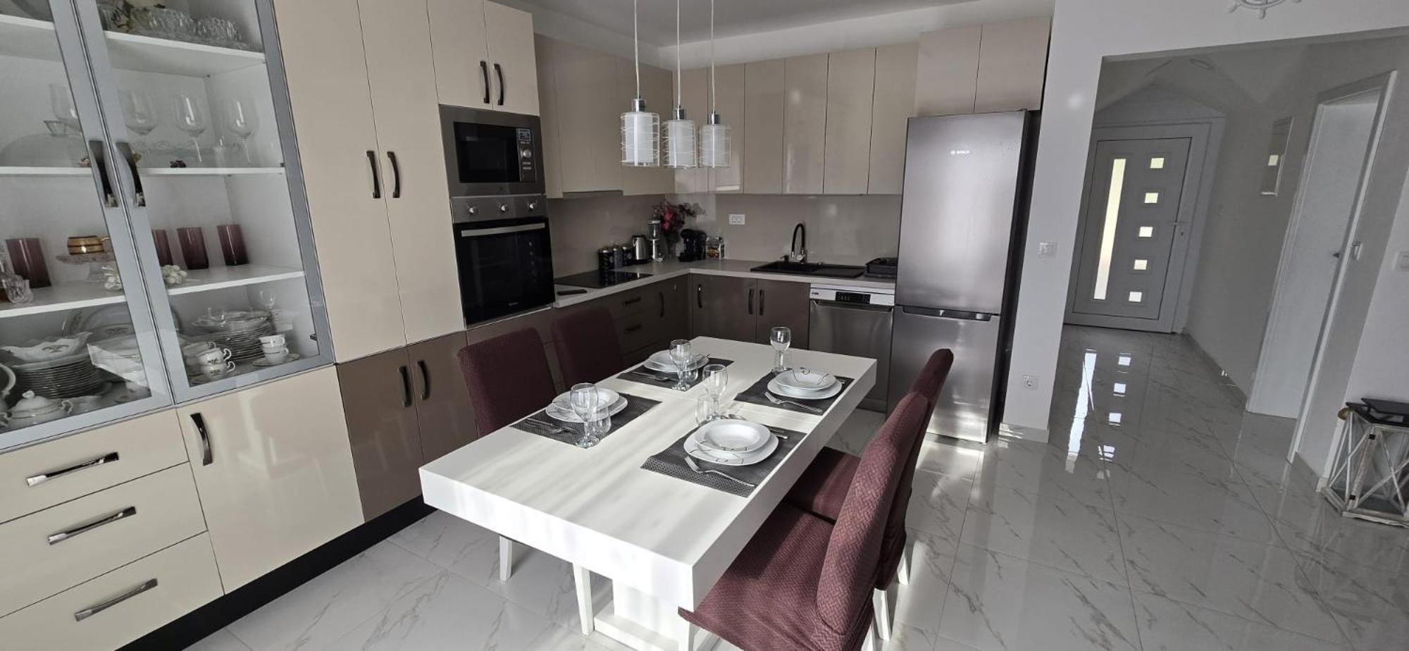 ברנה Apartman Grosic מראה חיצוני תמונה